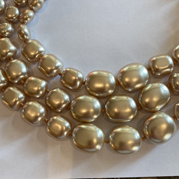 Cream Pearl Beaded Statement Necklace! - Picture 2 of 5